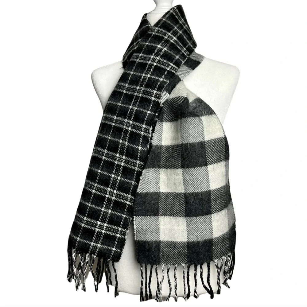Chaps Reversible Scarf Black and Gray
